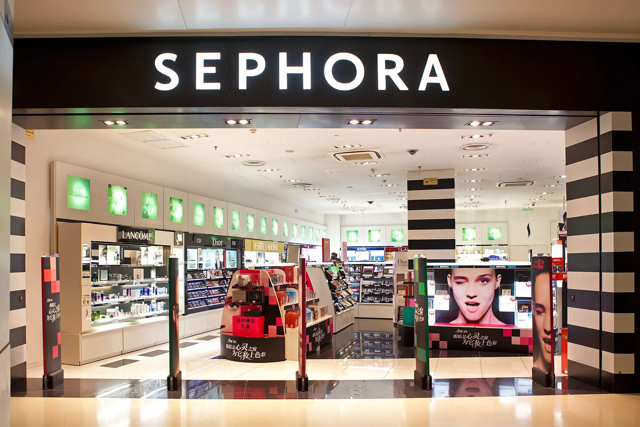 کمپانی Sephora در تورنتو برای موقعیت‌های مختلف شغلی نیرو استخدام می کند